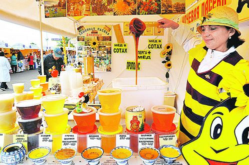 На ярмарке предлагают до 70 видов меда.